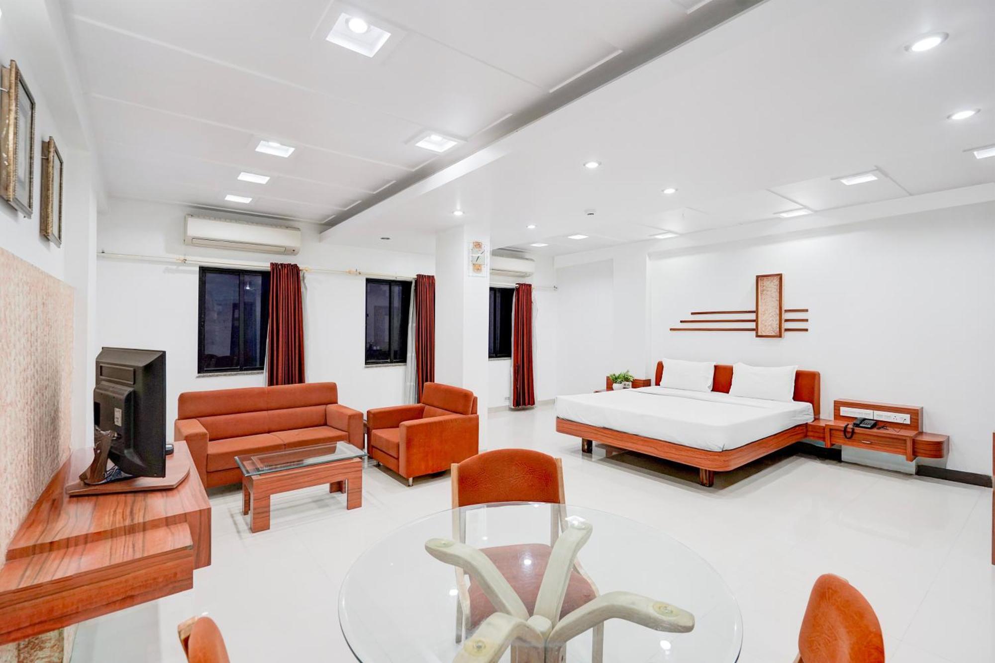 Super Townhouse Mg Road Porbandar Formerly Hotel Harmony Экстерьер фото