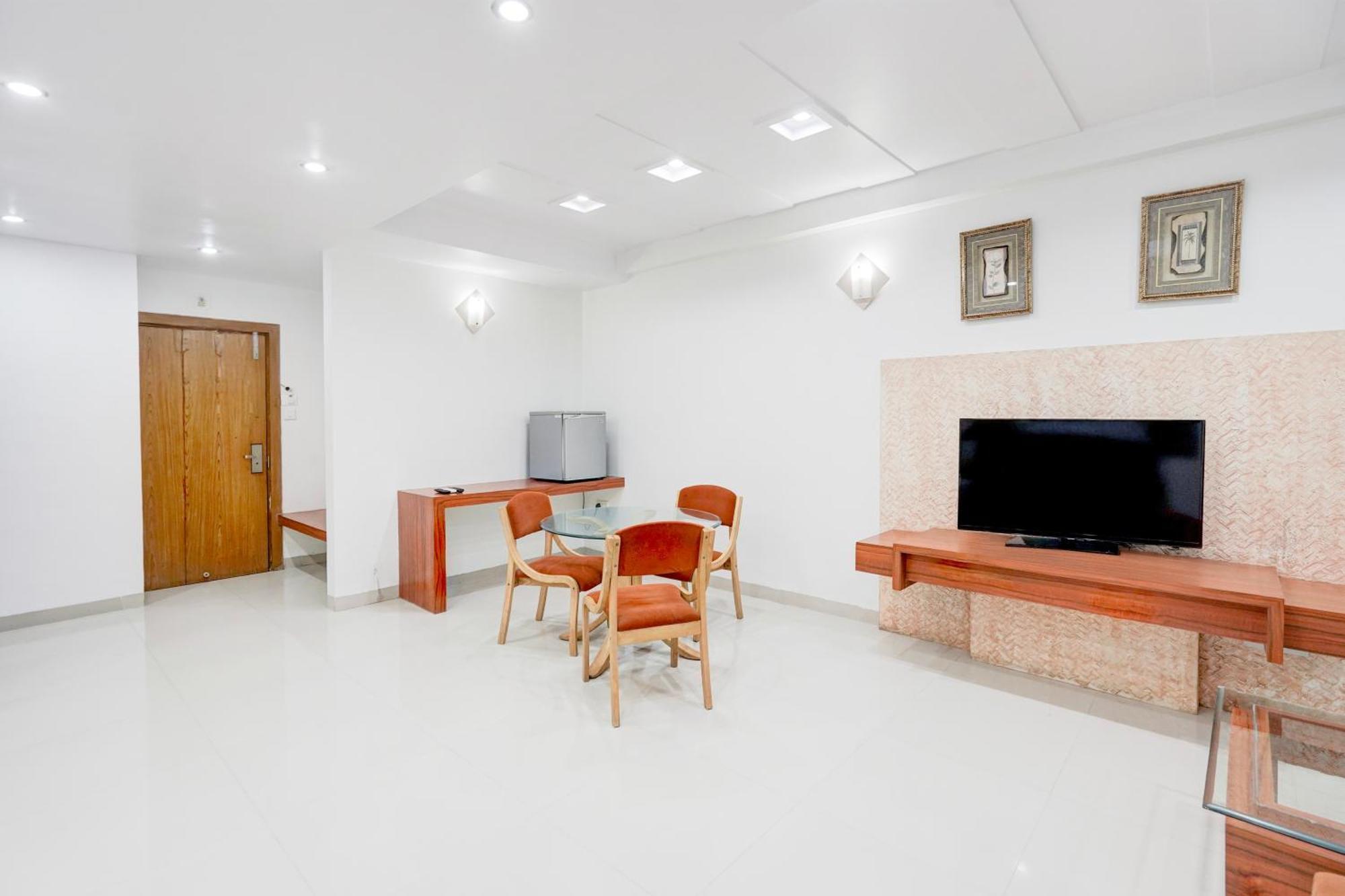 Super Townhouse Mg Road Porbandar Formerly Hotel Harmony Экстерьер фото