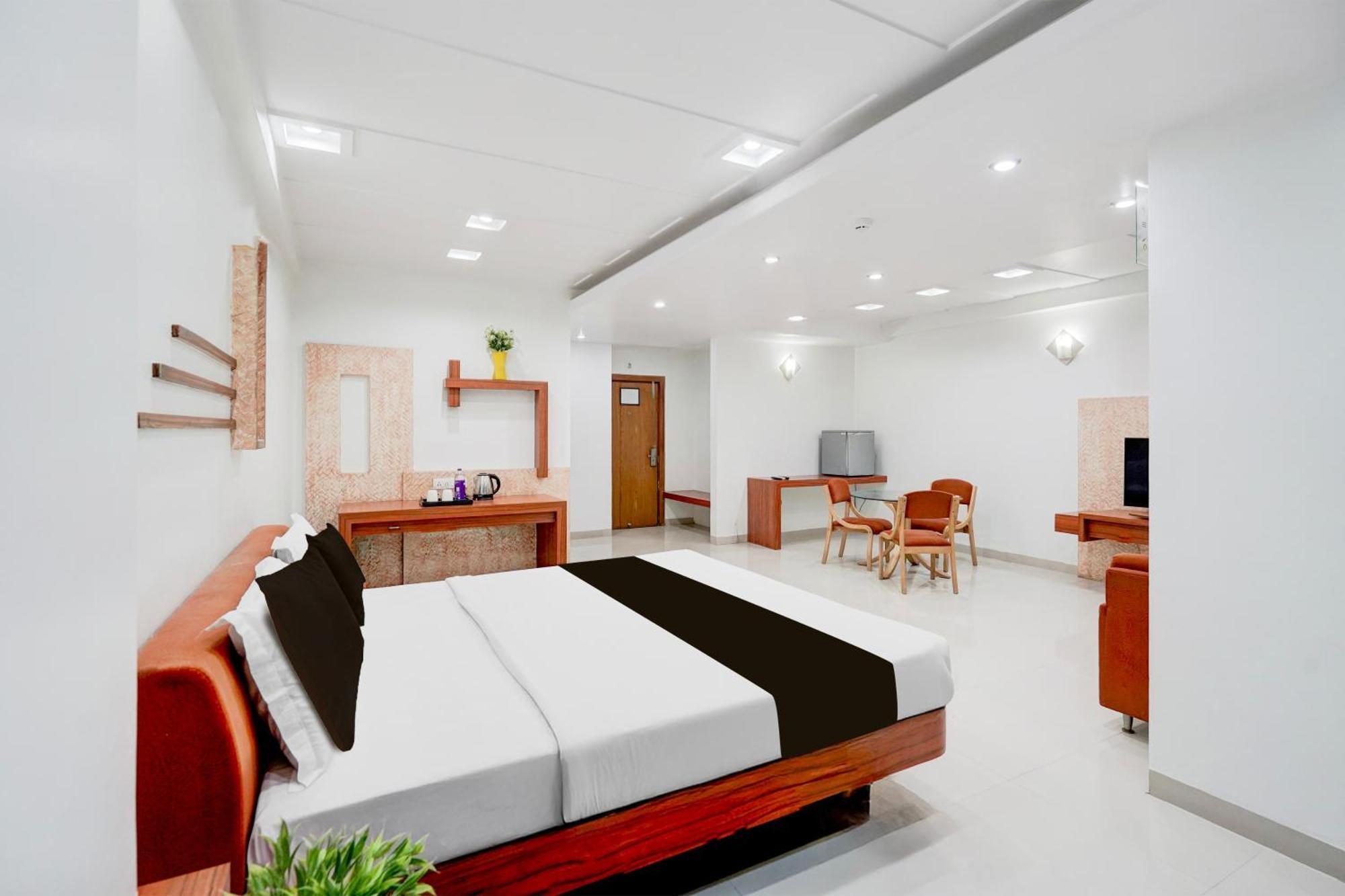 Super Townhouse Mg Road Porbandar Formerly Hotel Harmony Экстерьер фото